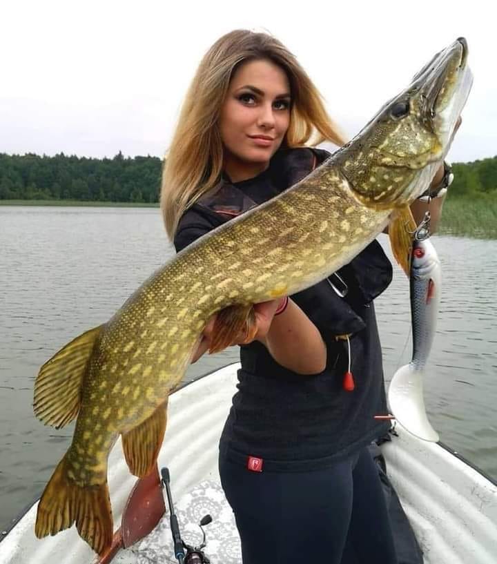 beautiful-girl-fishing-for-pike.jpg
