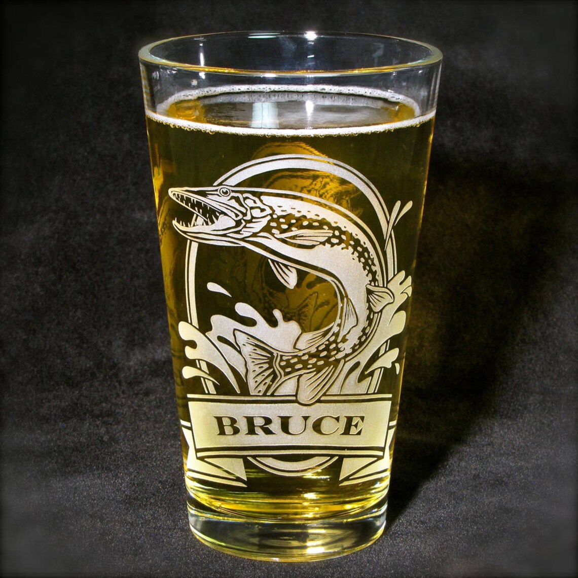 etched-beer-glass-northern-pike.jpg