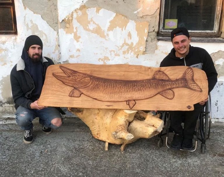 musky-wood-carving.jpg